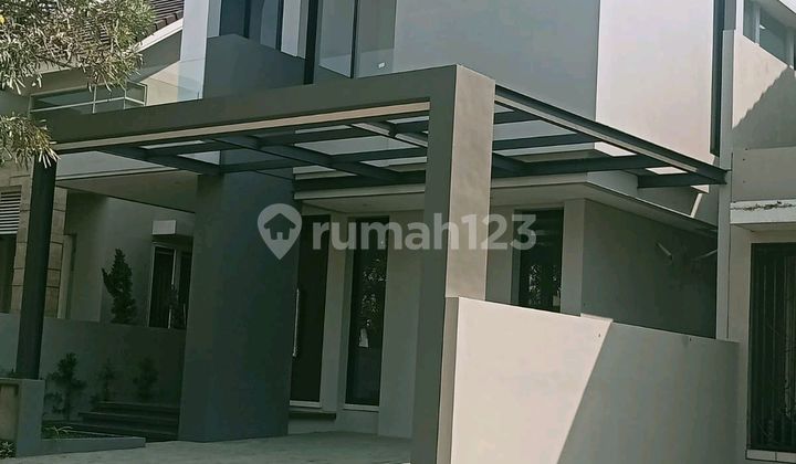 Dijual Rumah Bergaya Modern di Woodland Citraland Utama Surabaya Barat Dekat Dari Universitas Ciputrs Surabaya 1
