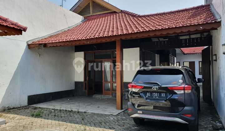 Nego Rumah Tengah Kota Surabaya Cocok untuk Kantor di Jalan Lusi
