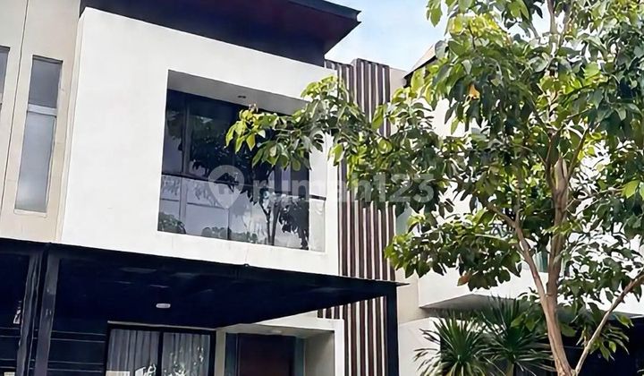Rumah Full Furnished 2 Lantai Split Level di Northwest Central Surabaya Akses Dekat ke Rs Bhakti Dharma Husada