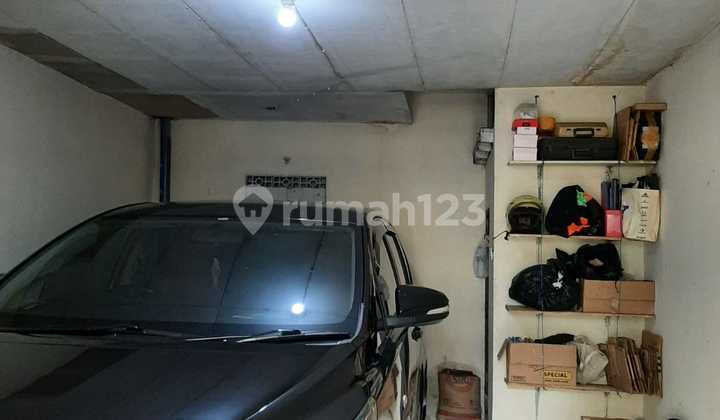 Termuran dan bisa Nego Rumah 2 Lantai di Jalan Purwodadi Dekat Stasiun Pasar Turi Surabaya