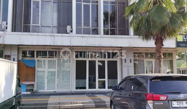 3-Story Shop House in West Surabaya Area, Northwest Boulevard