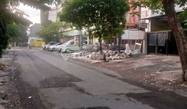 Rumah 2,5 Lantai Nol Jalan Raya dan Strategis di Manukan Tengah Surabaya Rumah 2,5 Lantai Nol Jalan Raya dan Strategis di Manukan Tengah Surabaya