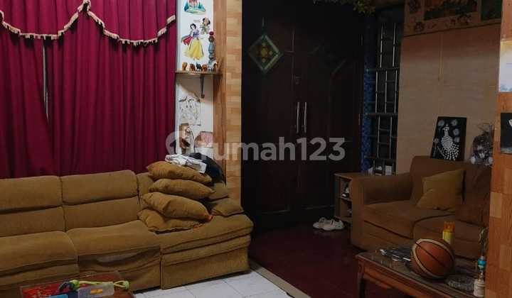 2-Story House in Villa Valensia West Surabaya, a Step Away from Pakuwon 2