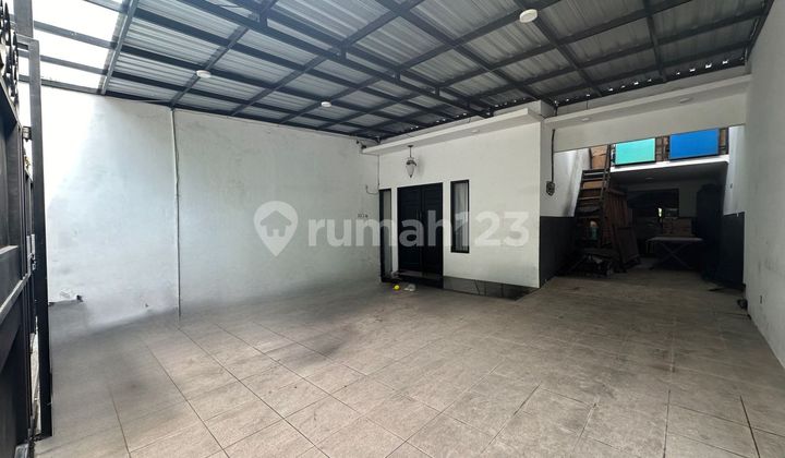 Large 2-Storey House in Raya Manyar Surabaya