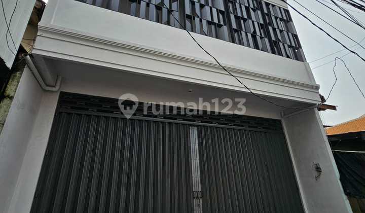 Ruko 2.5 Lantai di Raya Kutai Pusat Kota Surabaya