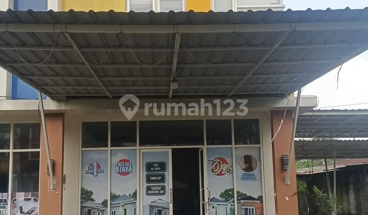 2-Story Zero Lot Row House on Main Road in Grand Salt Village Sidoarjo Near Toll Access 1
