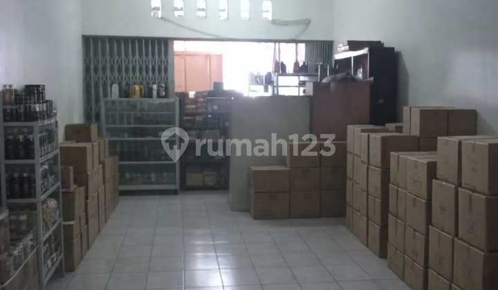 2-Story Shophouse in a Strategic Location Suitable for Business in Wolter Monginsidi, Semarang 2