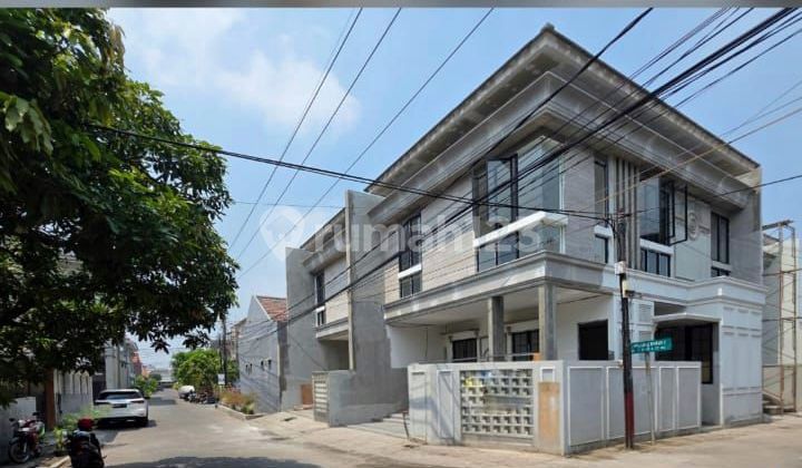 Rumah Cantik dan Mewah 2 Lantai Unit A / B di Taman Pondok Indah Wiyung Surabaya