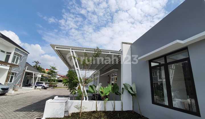 New Minimalist Industrial House at Newton Boulevard Residence Semarang