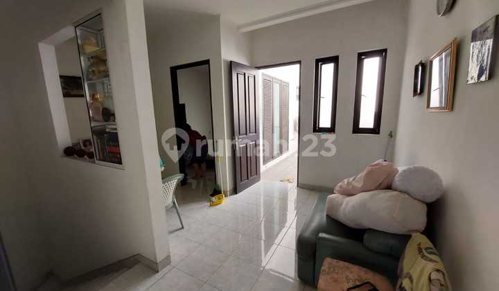Under Market Rumah Cantik 2 Lantai di Vila Valensia Surabaya Barat 2