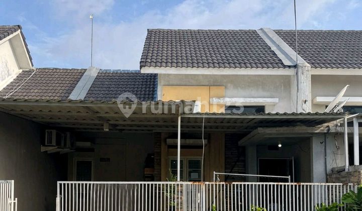 For Sale Below Market Price Beautiful House in Valencia Terrace Sidoarjo For Sale Below Market Price Beautiful House in Valencia Terrace Sidoarjo