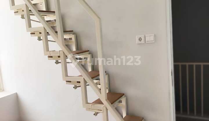 For Sale 2-Story House Near Unesa Campus in Wisata Bukit Mas Paddington, West Surabaya 2