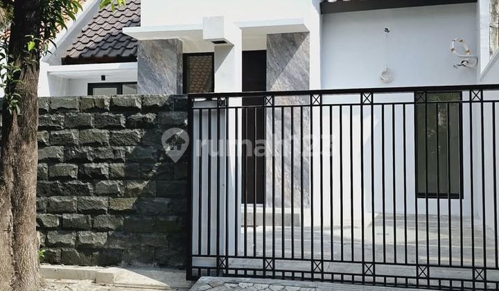 Guaranteed Cheapest 1.5-Story House Negotiable in Citraland Utama Surabaya