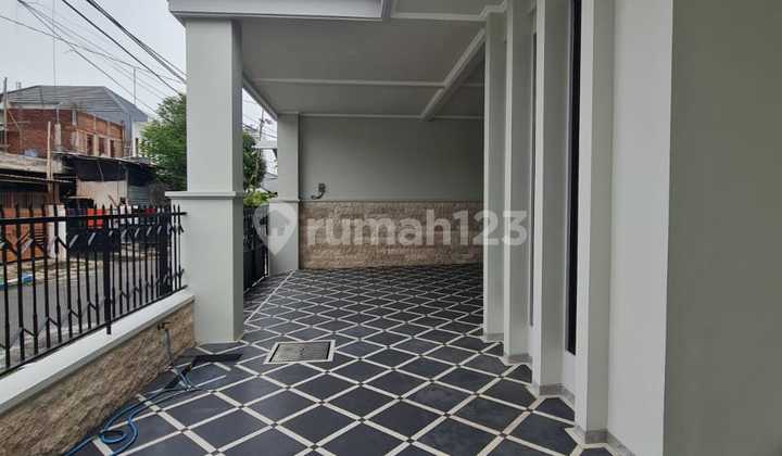 Disewakan Rumah 2 Lantai Murah di Darmo Permai Timur Surabaya Dekat Akses Tol 2