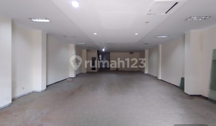 Ready-to-Use Shop House in a Strategic Central Business District Location 2