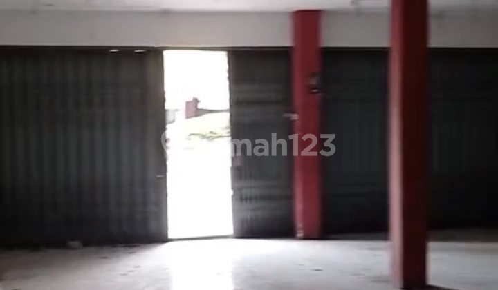 Shop House Near Tugu Muda, Central Semarang, by the Arterial Roadside 2