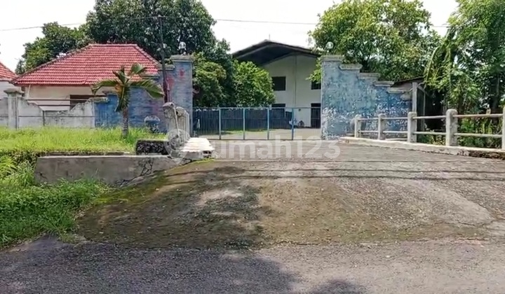 Warehouse for Sale in Sumberejo, Pandaan, Pasuruan, East Java Warehouse in Sumberrejo Rt. 4/ Rw. 8, Jl. Dusun Mojo, Gg. Masjid No.2 Rt.4/Rw.8, Sumber Rejo, Pandaan, Pasuruan, East Java, Indonesia, 67156, Pandaan 7960.0 M² Unfurnished SHM Warehouse for Sale in Sumberejo, Pandaan, Pasuruan, East Java Warehouse in Sumberrejo Rt. 4/ Rw. 8, Jl. Dusun Mojo, Gg. Masjid No.2 Rt.4/Rw.8, Sumber Rejo, Pandaan, Pasuruan, East Java, Indonesia, 67156, Pandaan 7960.0 M² Unfurnished SHM
