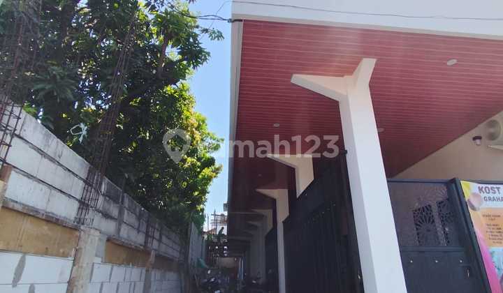Dijual Rumah Kost Siap Aktif Di Kebraon Surabaya Kost di Perumahan Kemlaten Baru Indah Ii Blok D No. 3, Kebraon, Karang Pilang, Kota Surabaya, Jawa Timur, Indonesia, 60222, Kebraon 160.0 m² SHM 2