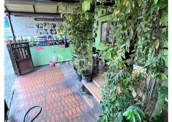 For Sale: Boarding House in Dukuh Menanggal, Gayungan, South Surabaya. Boarding house at Dukuh Menanggal X Gate, Dukuh Menanggal X Street, Dukuh Menanggal, Gayungan, Surabaya City, East Java, Indonesia, 60234. Gayungan 123.0 m² with SHM (Certificate of Ownership).
