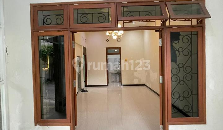 House for Sale in Jambangan, South Surabaya: Freehold House at Gapura Jambangan X, Jl. Jambangan X, Jambangan, Jambangan, Surabaya City, East Java, Indonesia, 60232, Jambangan 2