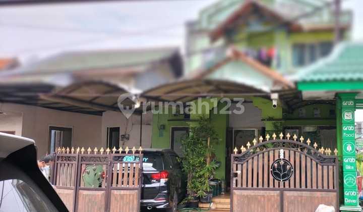 For Sale: Boarding House in Dukuh Menanggal, Gayungan, South Surabaya. Boarding house at Dukuh Menanggal X Gate, Dukuh Menanggal X Street, Dukuh Menanggal, Gayungan, Surabaya City, East Java, Indonesia, 60234. Gayungan 123.0 m² with SHM (Certificate of Ownership).