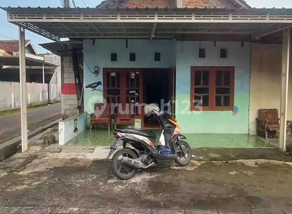 Village House for Sale Near Menganti Market Gresik, SHM House in Village Market, Jl. Raya Menganti, Menganti, Menganti, Gresik, East Java, Indonesia, 61174, Menganti 2