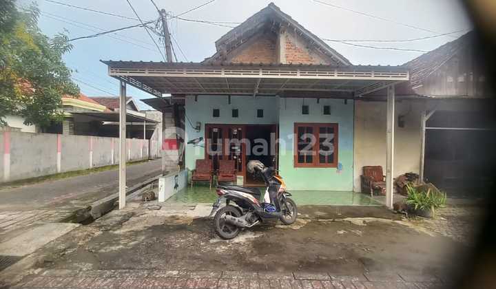 Dijual Rumah Kampung Di Dekat Pasar Menganti Gresik Rumah SHM di Pasar Desa, Jl. Raya Menganti, Menganti, Menganti, Gresik, Jawa Timur, Indonesia, 61174, Menganti
