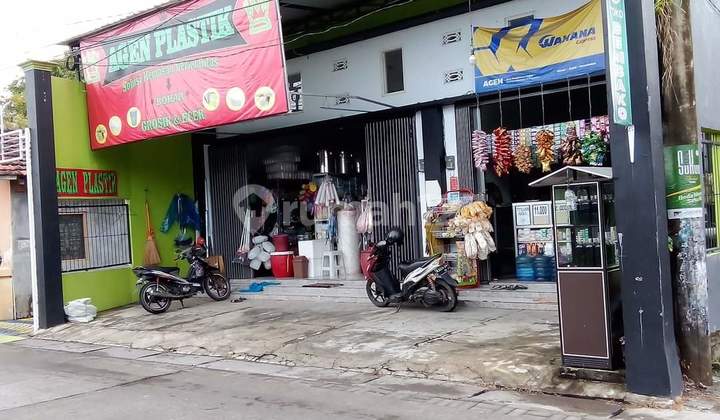 For Sale: Shop House and Large House in Bohar, Taman Sidoarjo. Shop located at Indomaret Raya, Jl. Raya Bohar, Bohar, Taman, Sidoarjo, East Java, Indonesia, 61257. Unfurnished, 220.0 m² with Freehold Title (SHM). 2