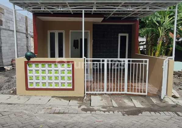 For Sale House in Bangkingan Lakarsantri Surabaya Nice House with SHM at Jl. Bangkingan Timur V no 39, Bangkingan, Lakarsantri, Surabaya City, East Java, Indonesia, 60214, Lakarsantri