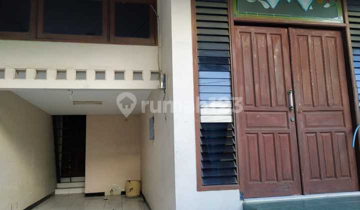 Quick Sale of a Grand House at Simpang Darmo Permai 2