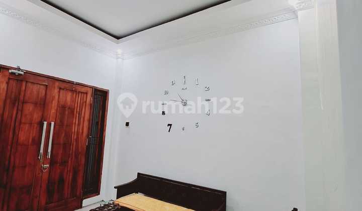 Rumah Cantik 3 lantai di Griya Citra Asri 2