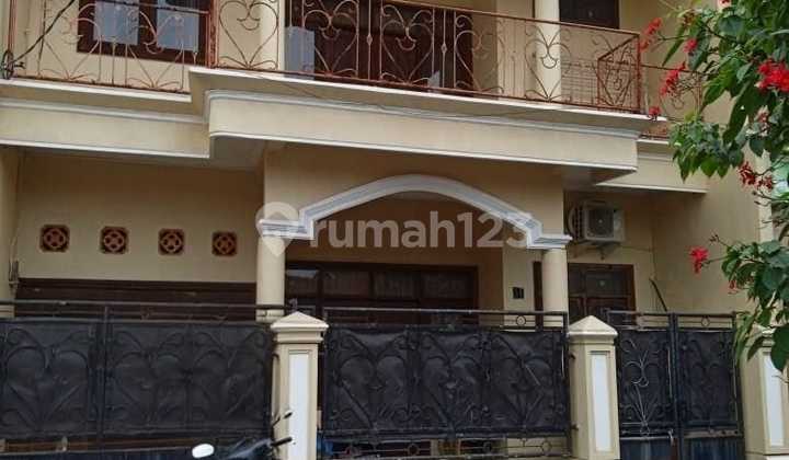 Rumah Bagus 2 Lantai di Manukan (Jelidro)