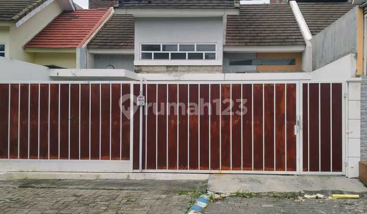 Rumah cantik Minimalis Murah di Western Village