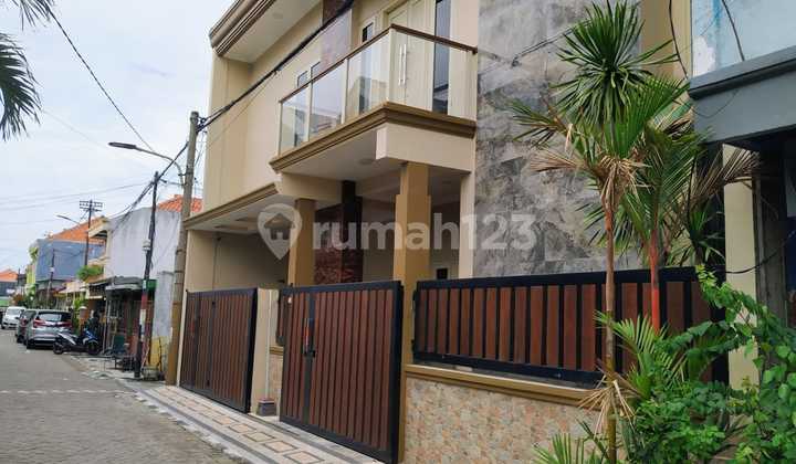 Rumah 2 lantai Mewah dan Eksklusif di Manukan 2