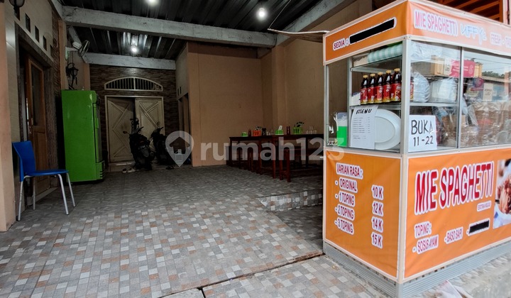 For sale: 2-story house on the main road of the housing complex. Strategic location, suitable for business.