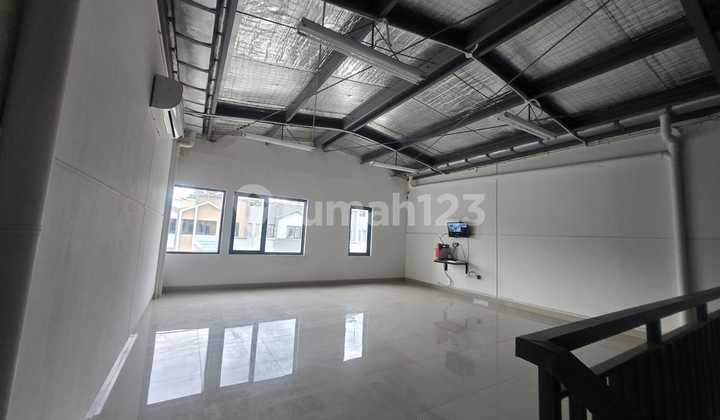 Warehouse For Sale, Strategically Located in Taman Tekno BSD