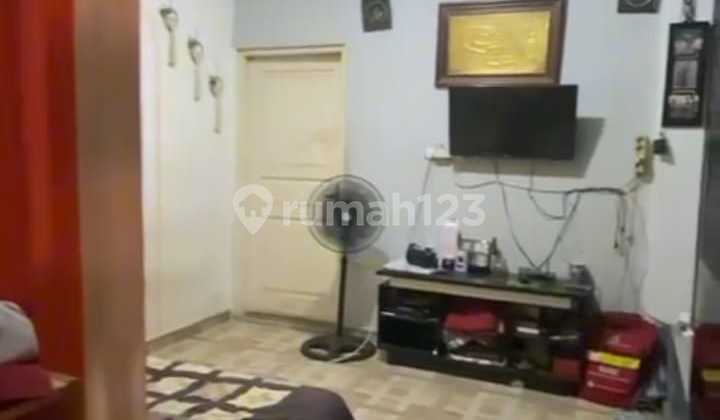 Rumah 2 Lantai 5 Kamar tidur di Pondok Kelapa 2