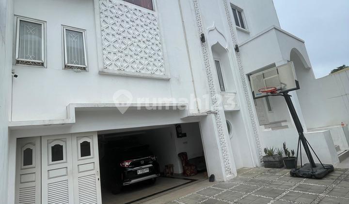 Rumah Mewah 3 Lantai Gaya Minimalis Di Pamulang - Siap Huni, Lokasi Strategis 2