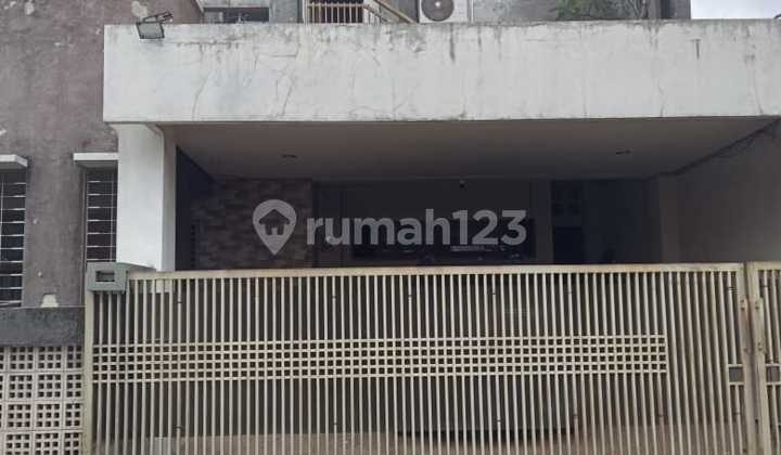 Rumah 3 Lantai di Batan Indah Tangsel Bagus