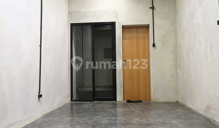 Dijaul Rumah Industrial Modern di Nusa Loka, Bsd