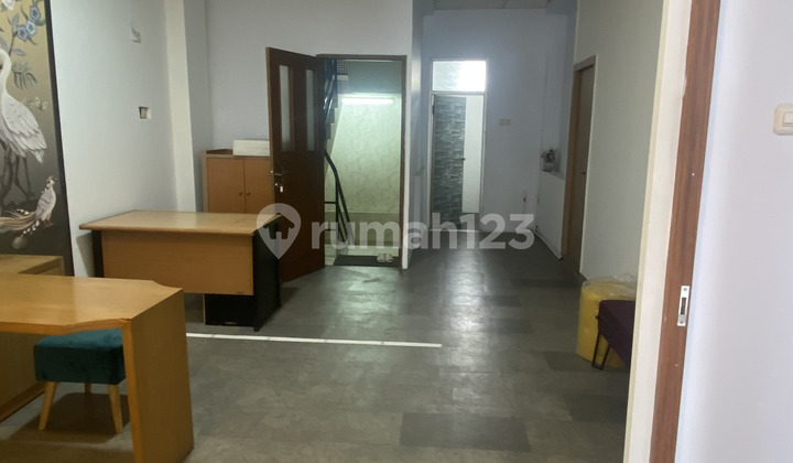 Strategic Location Ruko for Rent on the Side of Petogagan Main Road, Kebayoran Baru - South Jakarta