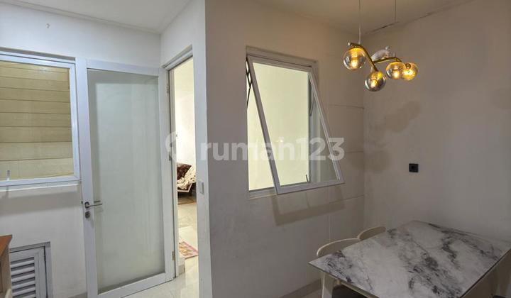 Rumah Bagus 3 Lantai Dalam Cluster di Pegadungan, Kalideres - Jakarta Barat