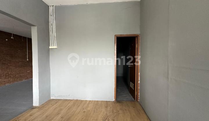 Good 2-Story Shop House for Rent, Strategic Location on the Roadside at Tb Simatupang, South Jakarta 2
