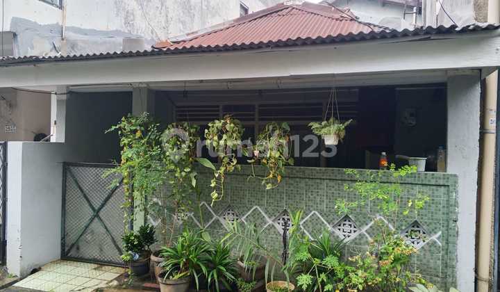 Rumah Asri 1,5 Lantai Siap Huni Lokasi Strategis di Gandaria, Jakarta Selatan