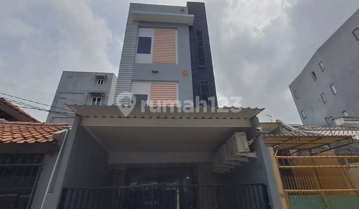 For Quick Sale! 15-Room Boarding House 90% Occupied, Turnover 270+ Million/Year, Strategic Location in Mangga Besar - West Jakarta