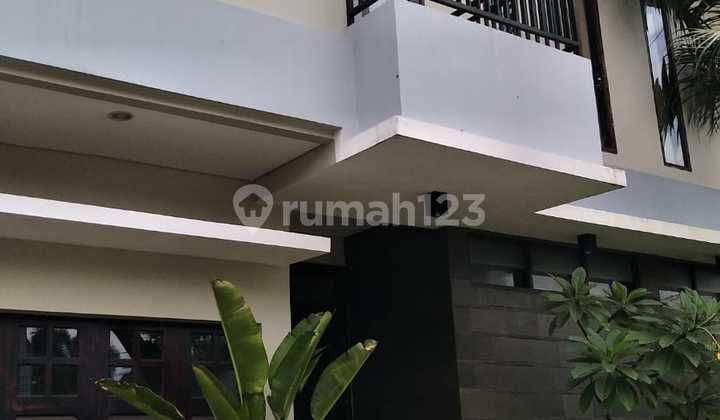 Sewa Rumah Mewah dengan Private Pool & Furnished Lokasi Strategis di Kemang, Jakarta Selatan 2