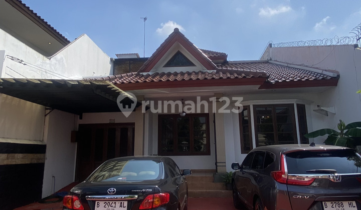Well-Maintained 2-Story House in Kebon Jeruk, West Jakarta