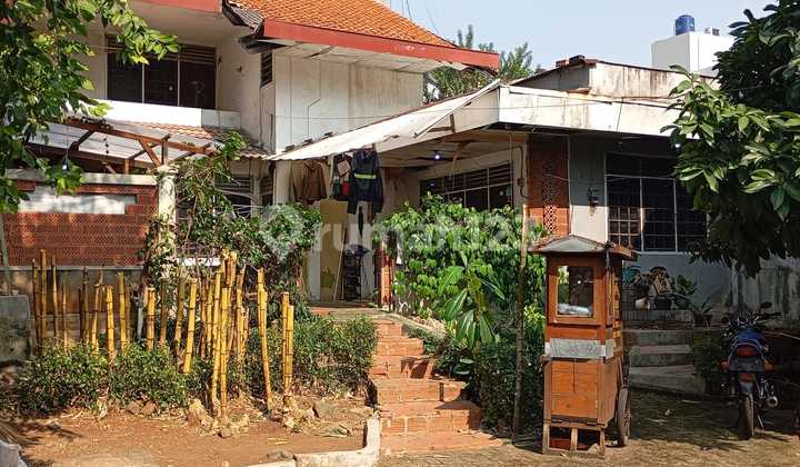 Rumah Tua 2 Lantai Hadap Timur Lokasi Strategis di Kebayoran Baru, Jakarta Selatan Rumah Tua 2 Lantai Hadap Timur Lokasi Strategis di Kebayoran Baru, Jakarta Selatan