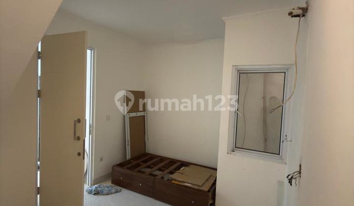 Rumah Bagus 3 Lantai Dalam Cluster di Pegadungan, Kalideres - Jakarta Barat 2
