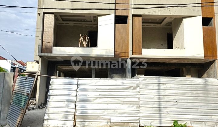 Hurry Up Before Sold Out, Brand New Asri House for Sale with 3 Area Types in Meruya, Kembangan Hurry Up Before Sold Out, Brand New Asri House for Sale with 3 Area Types in Meruya, Kembangan